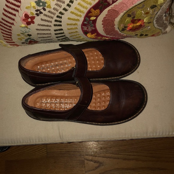 Shoes - Picture 2 of 5